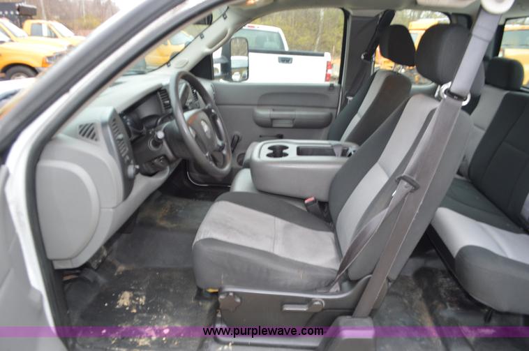 image for item L4553 2009 Chevrolet Silverado 1500 Ext. Cab pickup truck