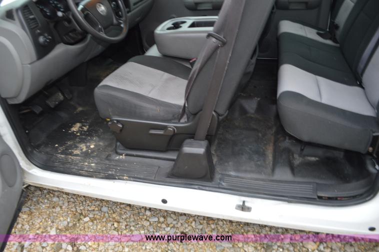 image for item L4553 2009 Chevrolet Silverado 1500 Ext. Cab pickup truck