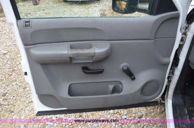 image for item L4553 2009 Chevrolet Silverado 1500 Ext. Cab pickup truck