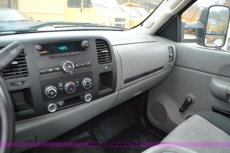 image for item L4553 2009 Chevrolet Silverado 1500 Ext. Cab pickup truck