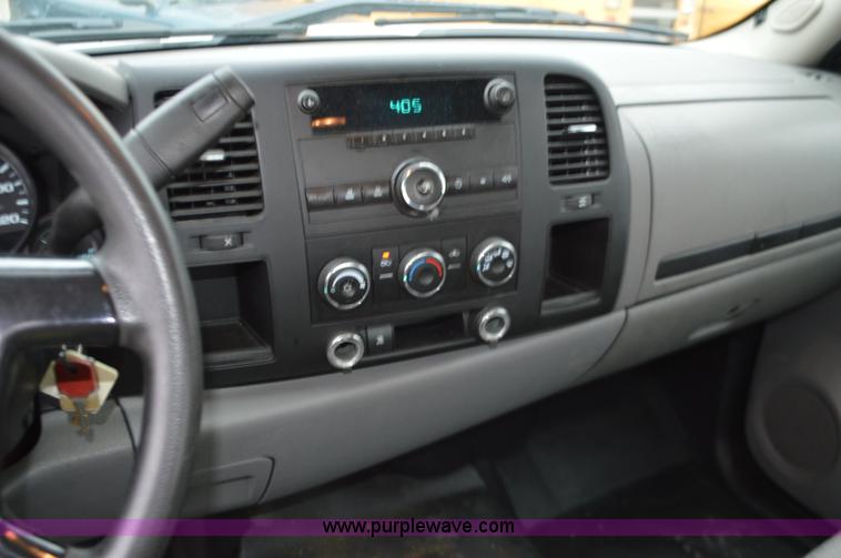 image for item L4553 2009 Chevrolet Silverado 1500 Ext. Cab pickup truck