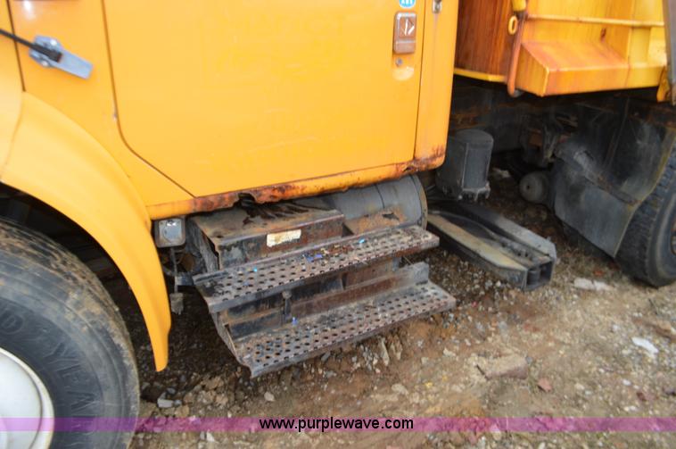 image for item L4554 1997 International 4900 dump truck