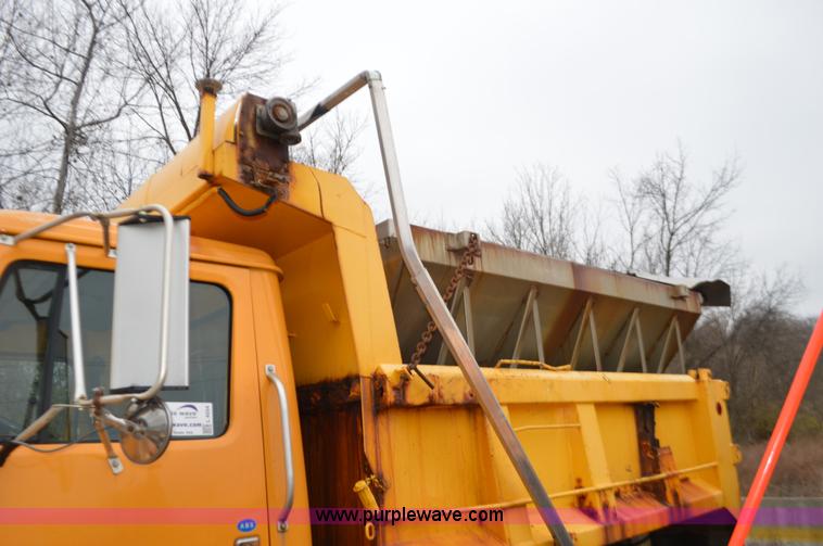 image for item L4554 1997 International 4900 dump truck