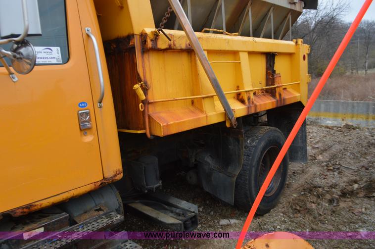 image for item L4554 1997 International 4900 dump truck