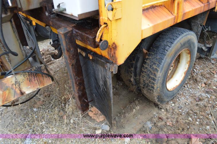 image for item L4554 1997 International 4900 dump truck