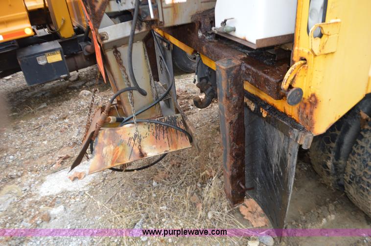 image for item L4554 1997 International 4900 dump truck