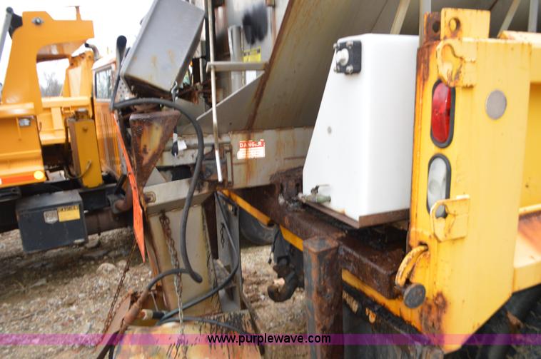 image for item L4554 1997 International 4900 dump truck