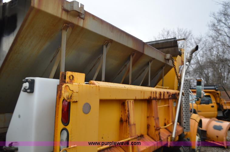 image for item L4554 1997 International 4900 dump truck