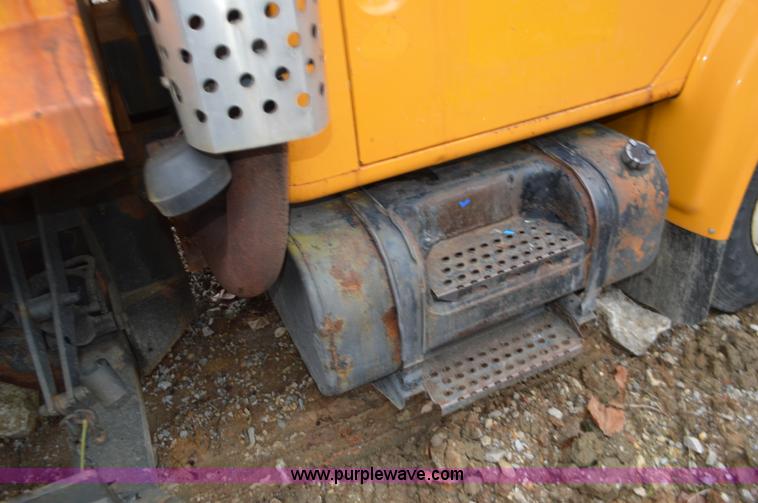 image for item L4554 1997 International 4900 dump truck