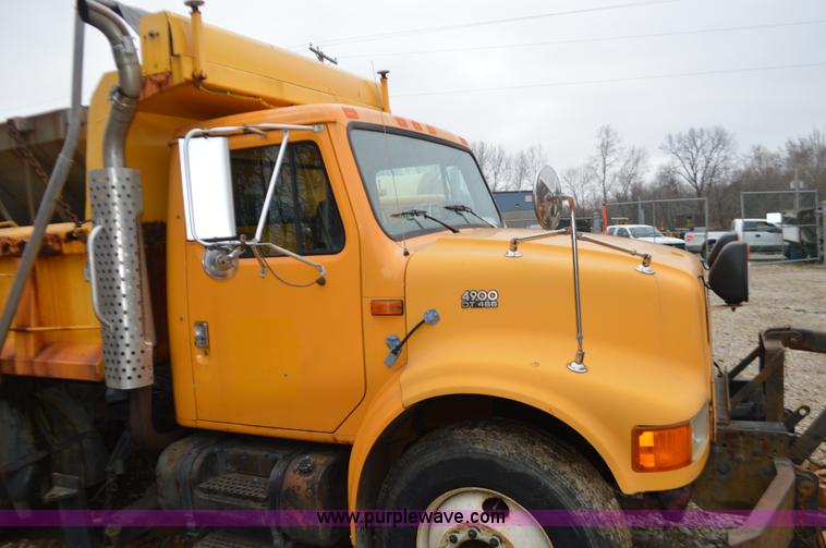 image for item L4554 1997 International 4900 dump truck