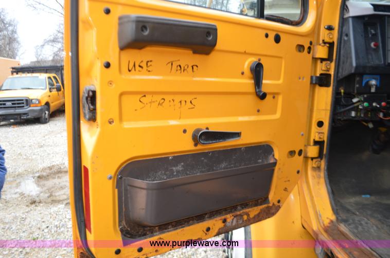 image for item L4554 1997 International 4900 dump truck