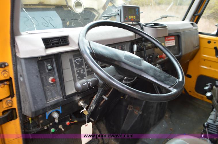 image for item L4554 1997 International 4900 dump truck