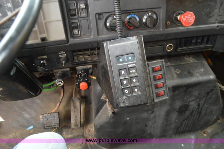 image for item L4554 1997 International 4900 dump truck