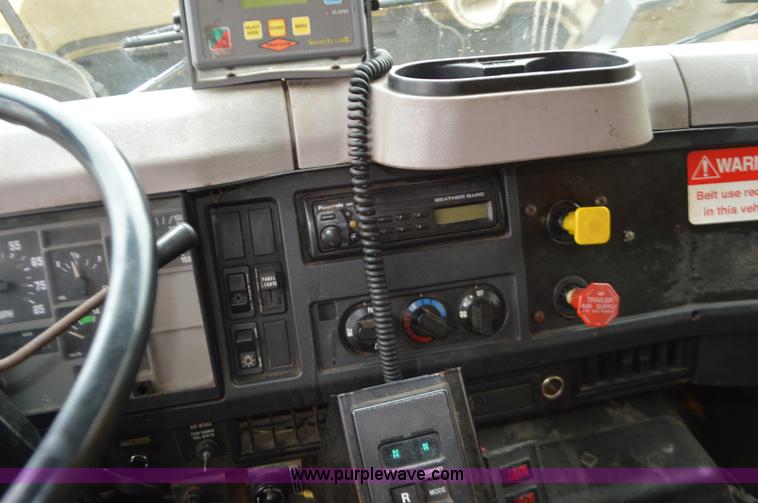 image for item L4554 1997 International 4900 dump truck