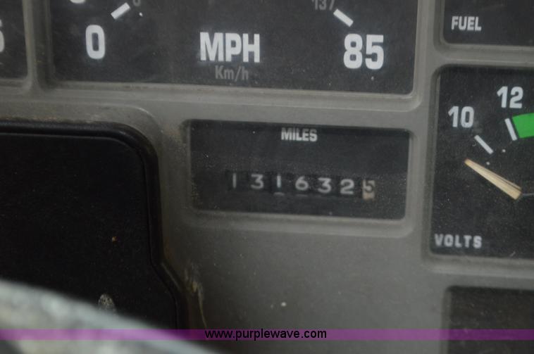 image for item L4554 1997 International 4900 dump truck