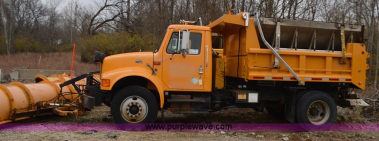 image for item L4555 2000 International 4900 dump truck