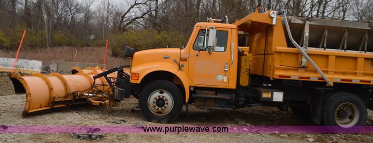 image for item L4555 2000 International 4900 dump truck