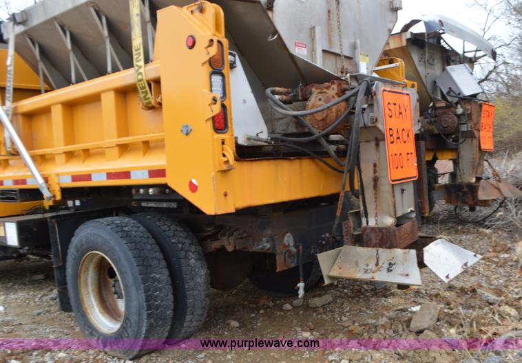 image for item L4555 2000 International 4900 dump truck