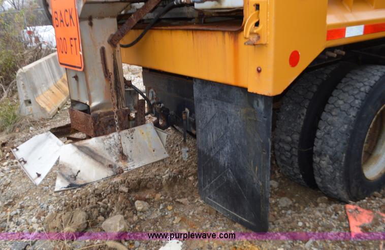 image for item L4555 2000 International 4900 dump truck