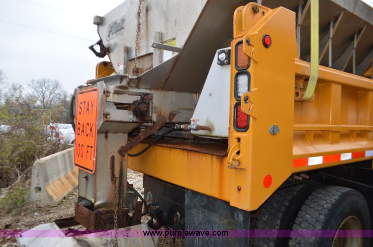 image for item L4555 2000 International 4900 dump truck