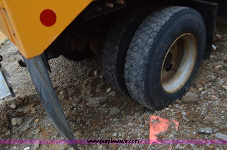 image for item L4555 2000 International 4900 dump truck