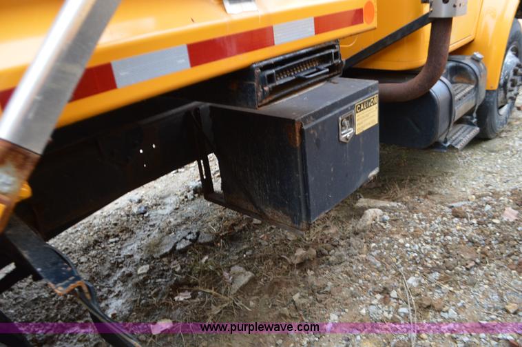 image for item L4555 2000 International 4900 dump truck