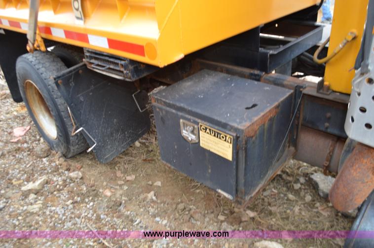 image for item L4555 2000 International 4900 dump truck