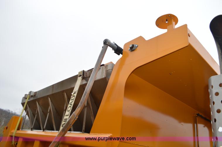 image for item L4555 2000 International 4900 dump truck