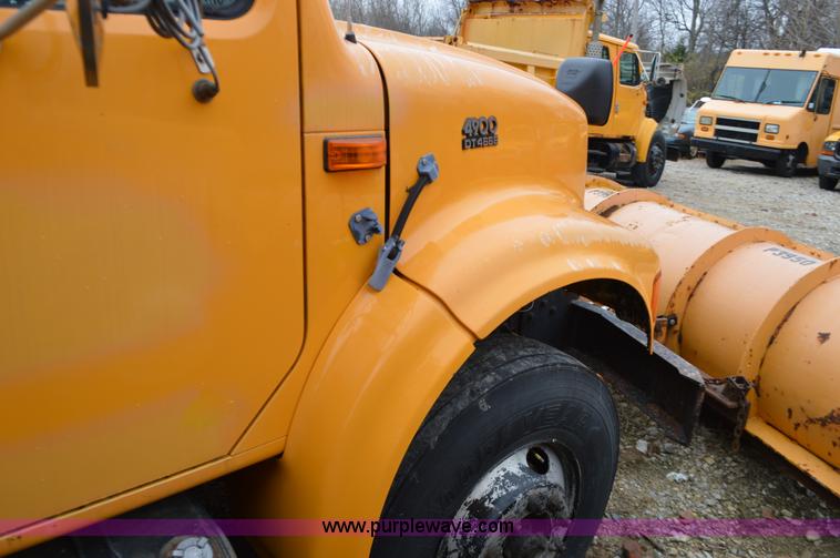 image for item L4555 2000 International 4900 dump truck