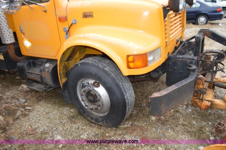 image for item L4555 2000 International 4900 dump truck