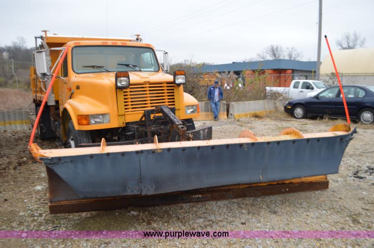 image for item L4555 2000 International 4900 dump truck