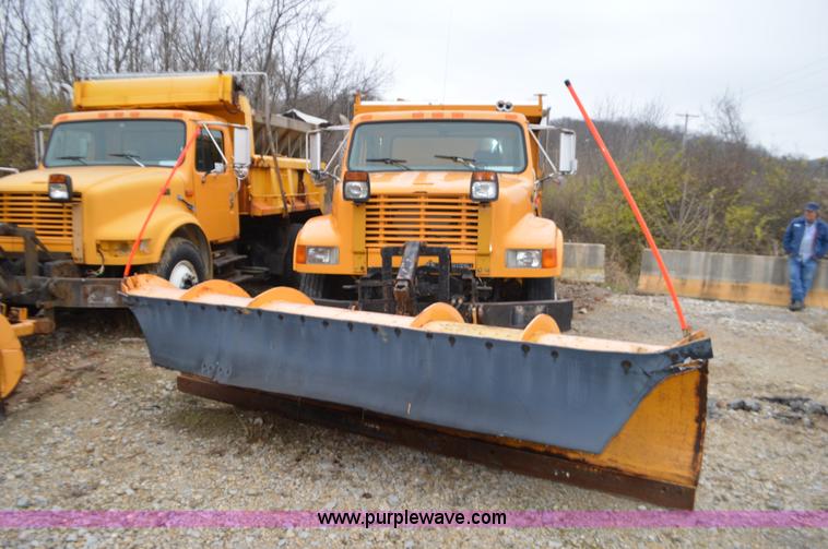 image for item L4555 2000 International 4900 dump truck