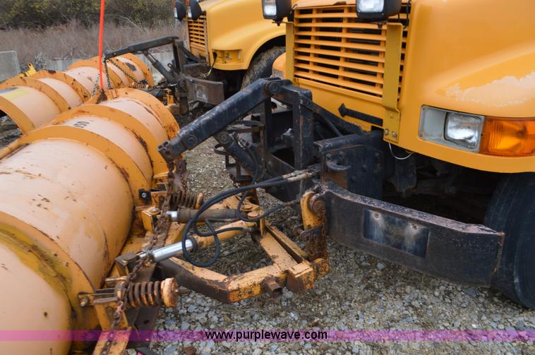 image for item L4555 2000 International 4900 dump truck