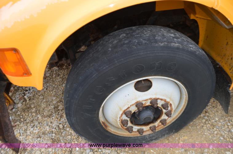 image for item L4555 2000 International 4900 dump truck