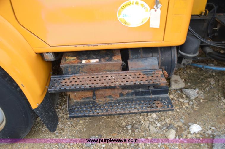 image for item L4555 2000 International 4900 dump truck