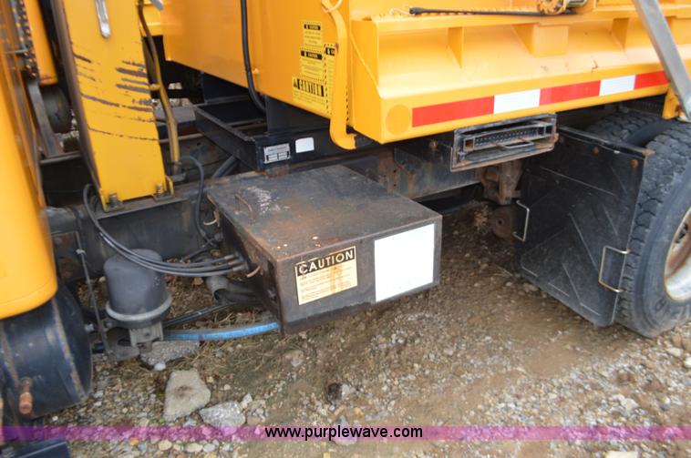 image for item L4555 2000 International 4900 dump truck