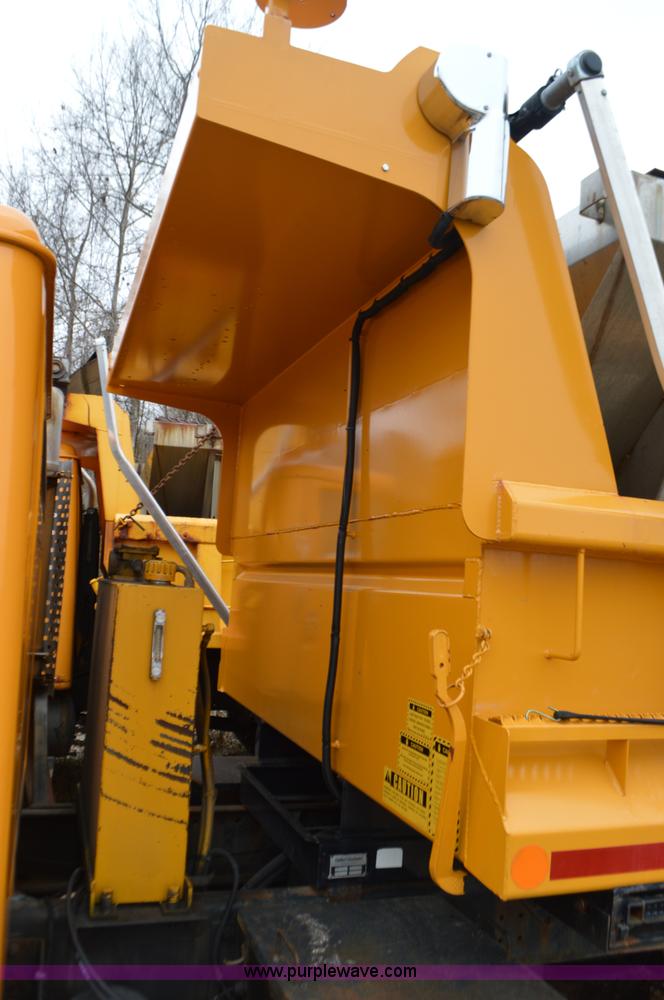 image for item L4555 2000 International 4900 dump truck