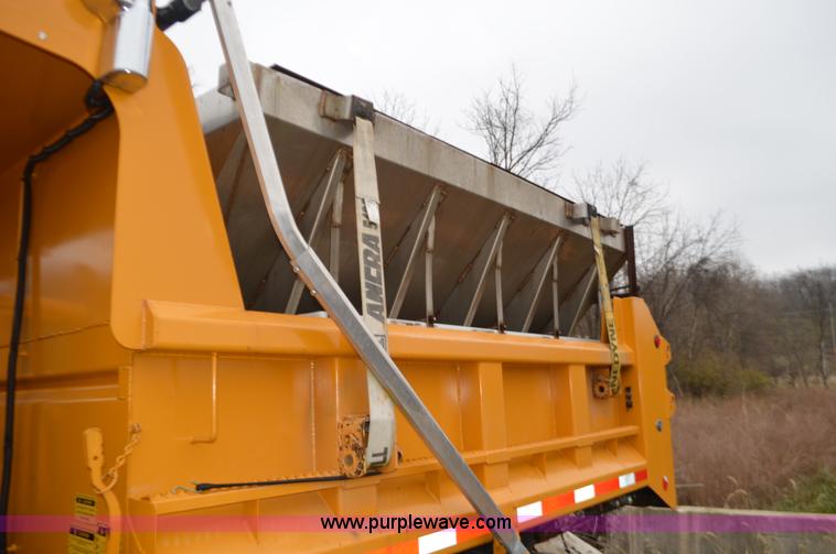 image for item L4555 2000 International 4900 dump truck