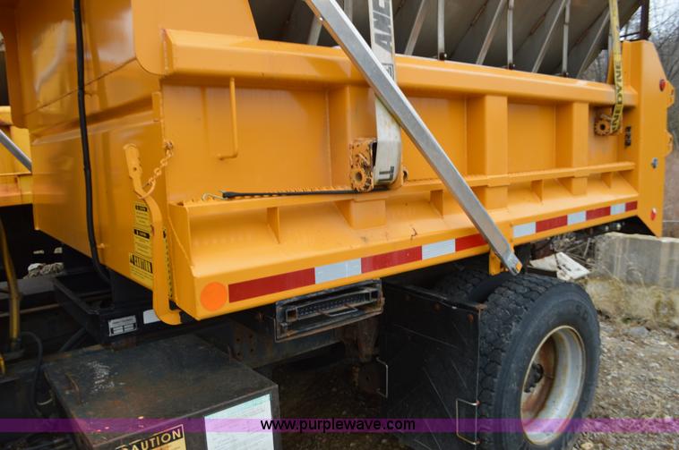 image for item L4555 2000 International 4900 dump truck