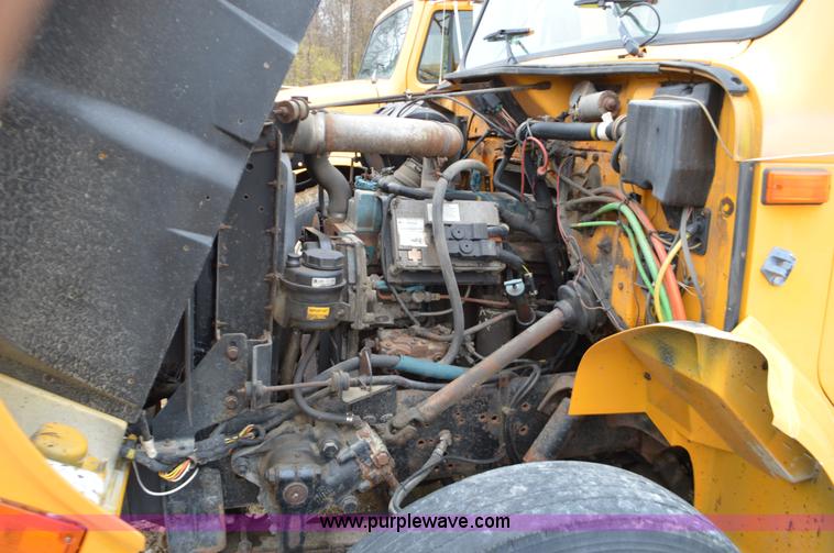 image for item L4555 2000 International 4900 dump truck