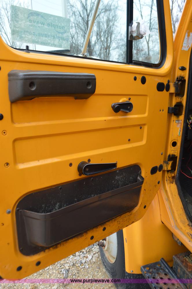 image for item L4555 2000 International 4900 dump truck