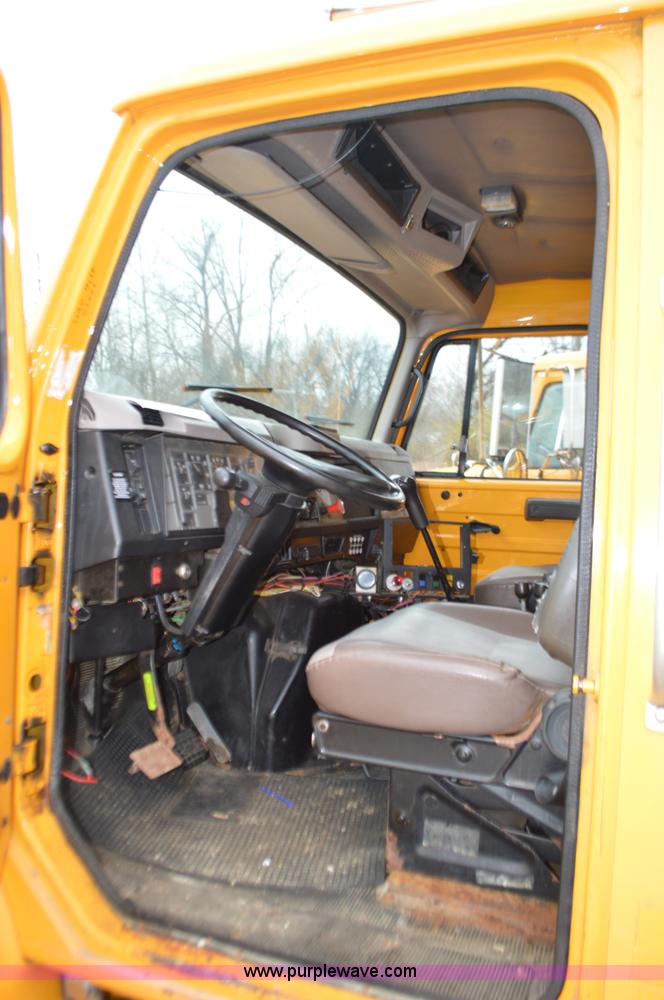 image for item L4555 2000 International 4900 dump truck