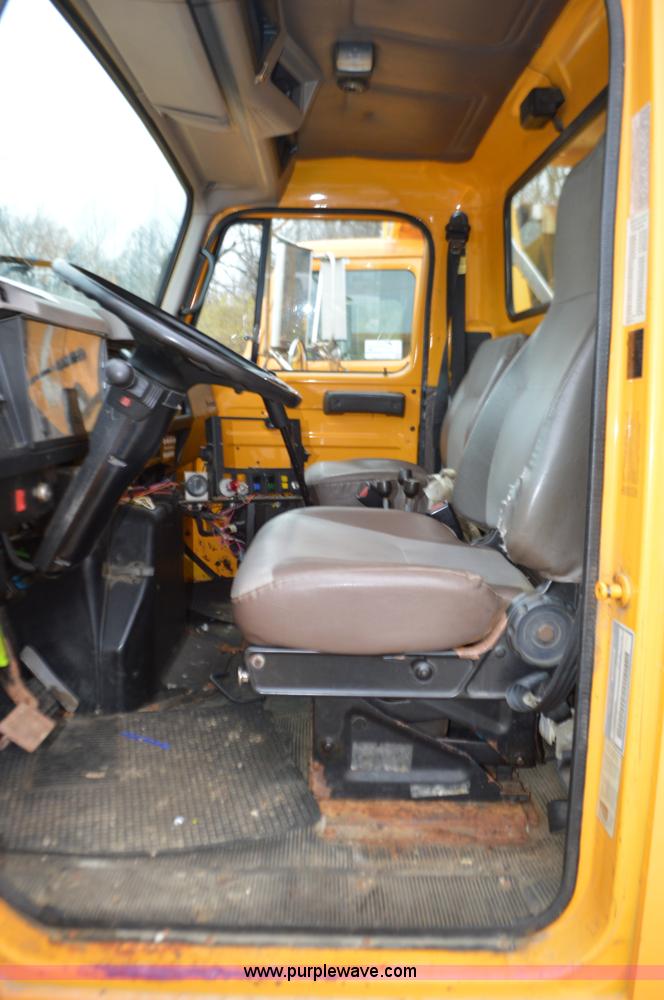 image for item L4555 2000 International 4900 dump truck