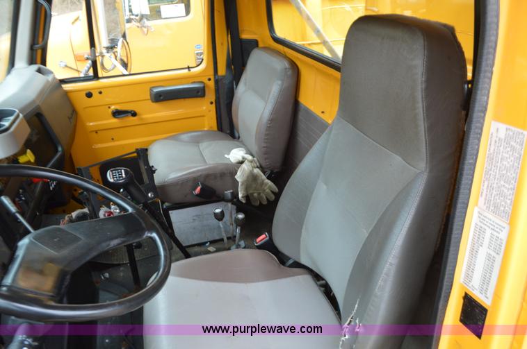 image for item L4555 2000 International 4900 dump truck