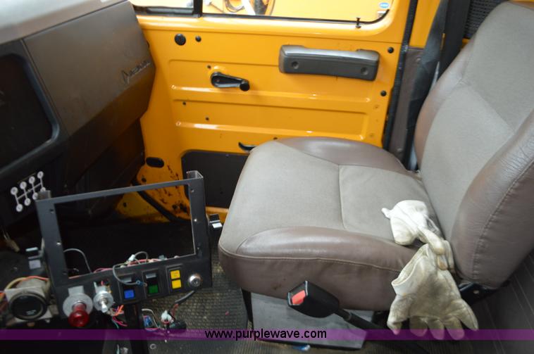 image for item L4555 2000 International 4900 dump truck