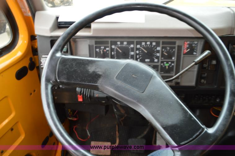 image for item L4555 2000 International 4900 dump truck