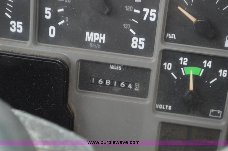 image for item L4555 2000 International 4900 dump truck