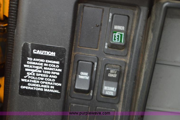 image for item L4555 2000 International 4900 dump truck