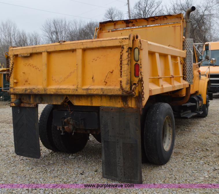 image for item L4556 1997 International 4900 dump truck