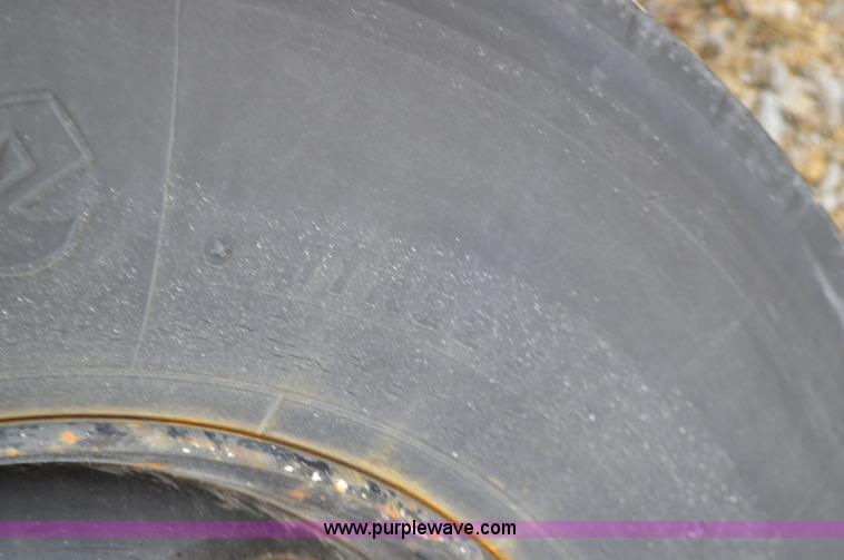 image for item L4556 1997 International 4900 dump truck